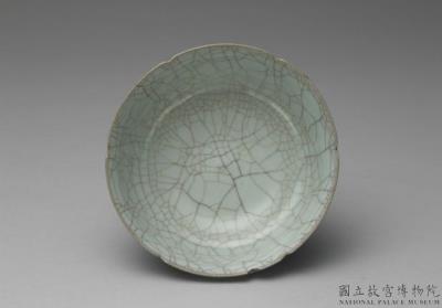 图片[2]-Washer with hibiscus-shaped rim in celadon glaze, Guan ware, Southern Song to Yuan dynasty, 13th-14th century-China Archive